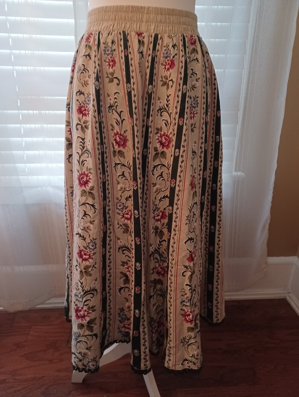 Vintage Landhaus German Floral Elastic Waist Midi Skirt